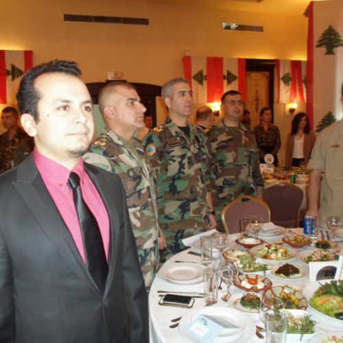 الدكتور حسن تاج الدين ملبياً دعوة الجيش اللبناني لمأدبة غداء في ذكرى الإستقلال