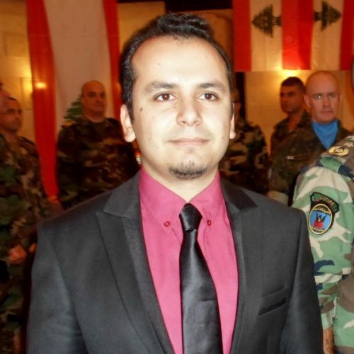 الدكتور حسن تاج الدين ملبياً دعوة الجيش اللبناني لمأدبة غداء في ذكرى الإستقلال