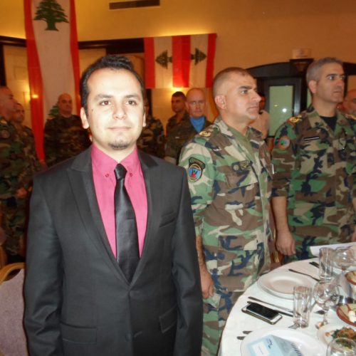 الدكتور حسن تاج الدين ملبياً دعوة الجيش اللبناني لمأدبة غداء في ذكرى الإستقلال