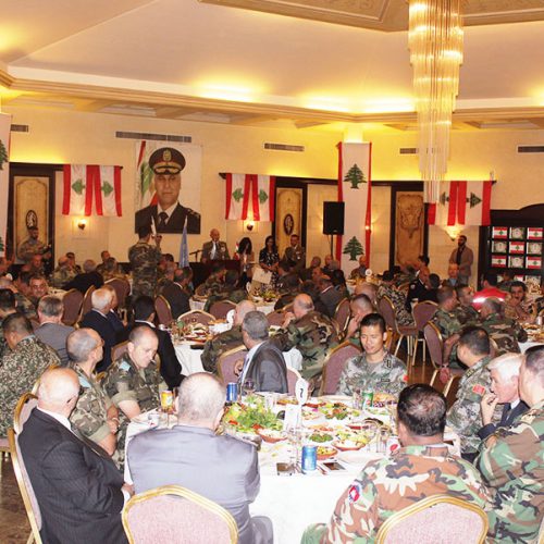 الدكتور حسن تاج الدين ملبياً دعوة الجيش اللبناني لمأدبة غداء في ذكرى الإستقلال