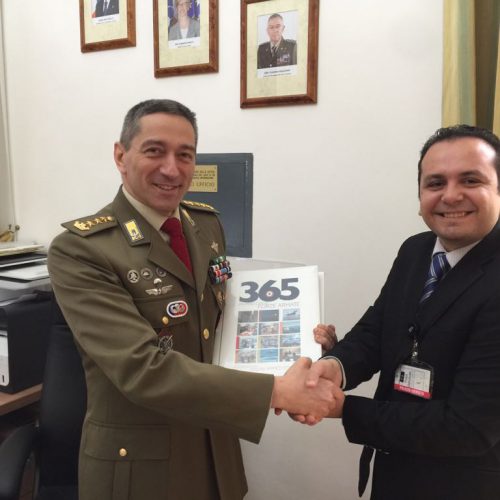 قائد الجيش الإيطالي يكرم الدكتور حسن تاج الدين في روما