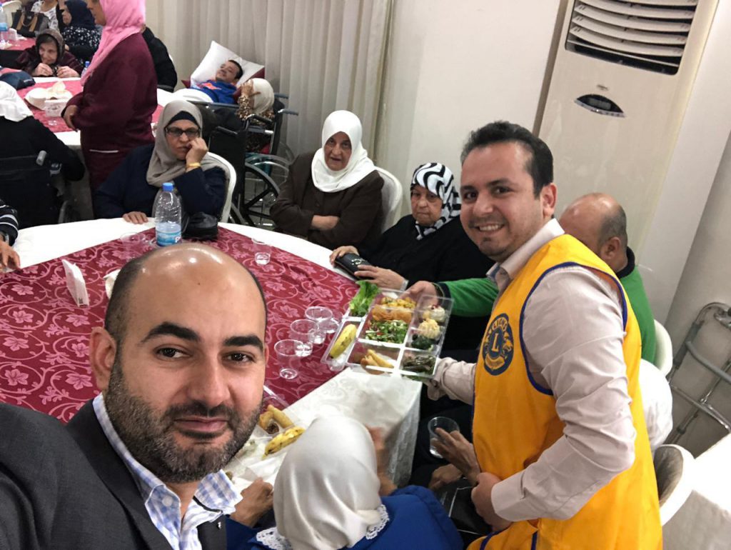 الدكتور حسن تاج الدين مشاركًا مع المسنين في عيدهم