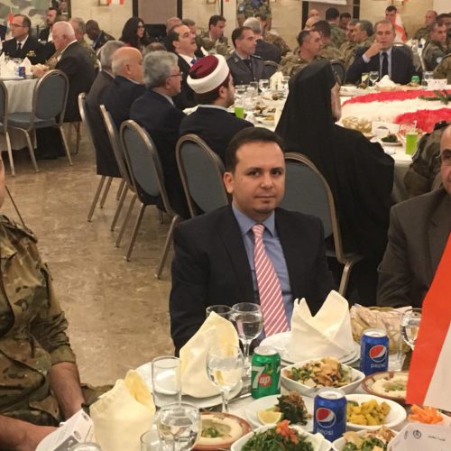 الدكتور حسن تاج الدين ملبيًا حفل غداء بمناسبة  عيد الاستقلال برعاية قائد الجيش