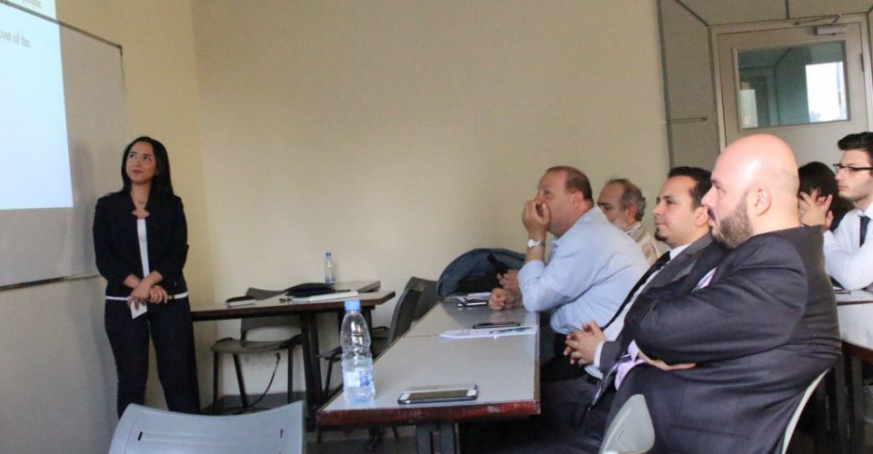 الدكتور حسن تاج الدين خلال تخريج طلّاب الماجستير كلية إدارة الأعمال في جامعة الحكمة