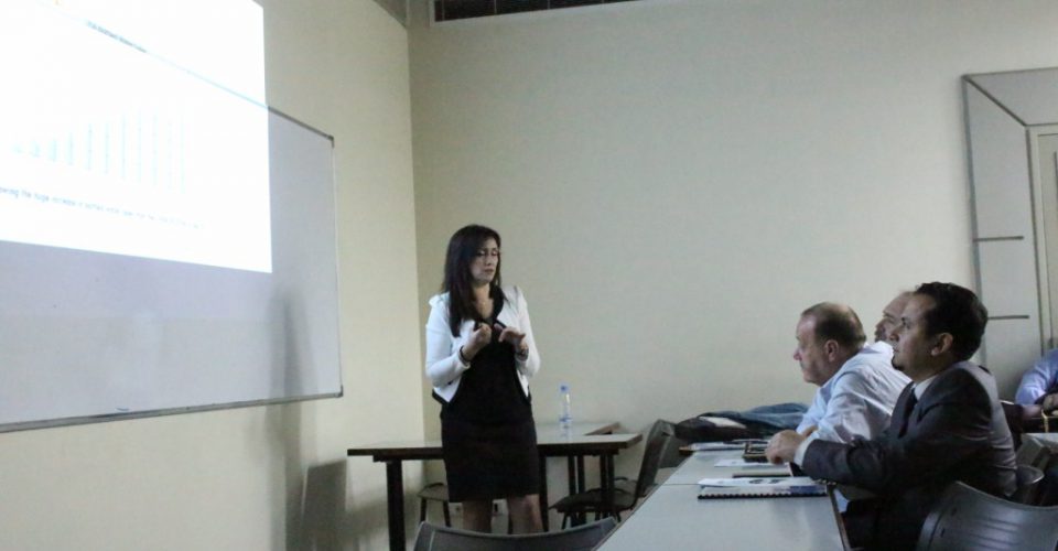 الدكتور حسن تاج الدين خلال تخريج طلّاب الماجستير كلية إدارة الأعمال في جامعة الحكمة