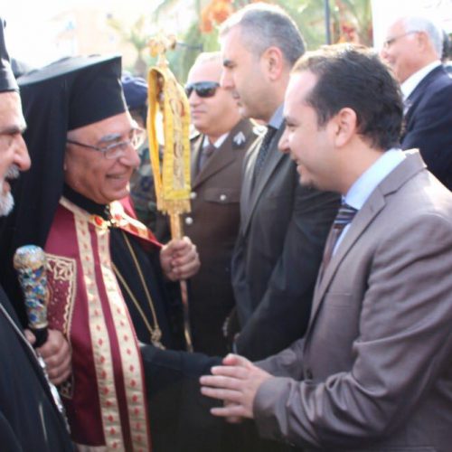 الدكتور حسن تاج الدين مستقبلاً بطريرك انطاكية وسائر المشرق للروم الملكيين الكاثوليك البطريرك يوسف الاول في مدينة صور