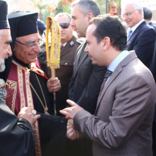 الدكتور حسن تاج الدين مستقبلاً بطريرك انطاكية وسائر المشرق للروم الملكيين الكاثوليك البطريرك يوسف الاول في مدينة صور