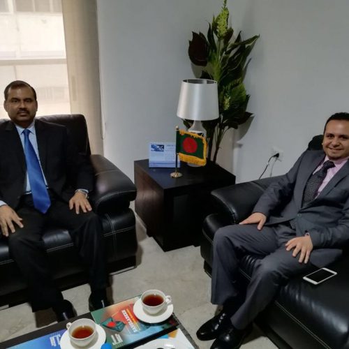 جمهورية بنغلاديش الشعبية تقلد الدكتور حسن تاج الدين وسام الصداقة