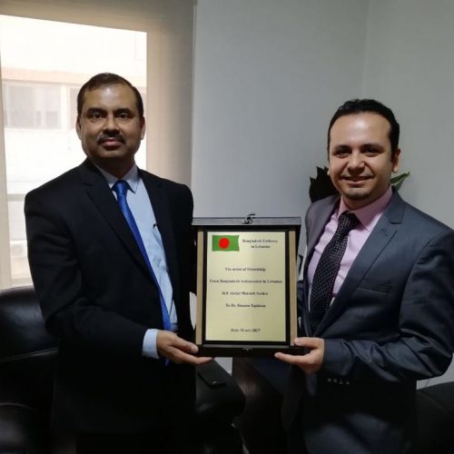 جمهورية بنغلاديش الشعبية تقلد الدكتور حسن تاج الدين وسام الصداقة