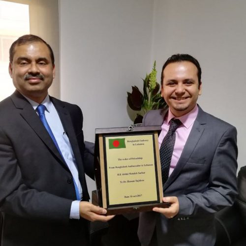 جمهورية بنغلاديش الشعبية تقلد الدكتور حسن تاج الدين وسام الصداقة