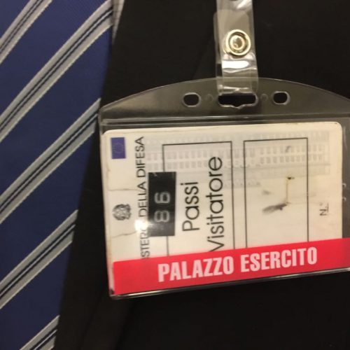 قائد الجيش الإيطالي يكرم الدكتور حسن تاج الدين في روما