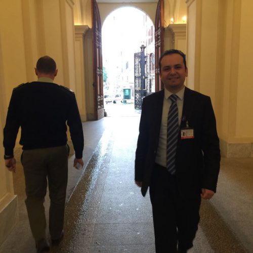 قائد الجيش الإيطالي يكرم الدكتور حسن تاج الدين في روما