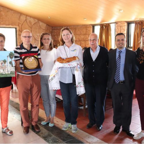 الدكتور حسن تاج الدين مستقبلاً السفير الأوكراني ايغور اوستاش في صور