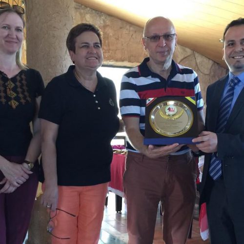 الدكتور حسن تاج الدين مستقبلاً السفير الأوكراني ايغور اوستاش في صور