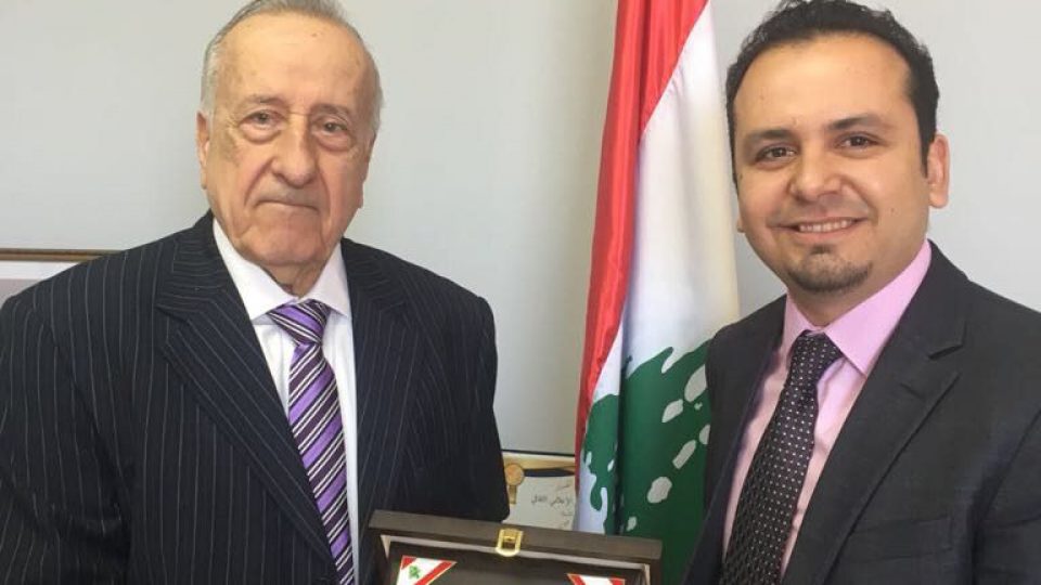 الدكتور حسن تاج الدين مكرماً نقيب محرري الصحافة اللبنانية الاستاذ الياس عون