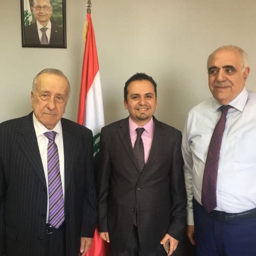 الدكتور حسن تاج الدين مكرماً نقيب محرري الصحافة اللبنانية الاستاذ الياس عون