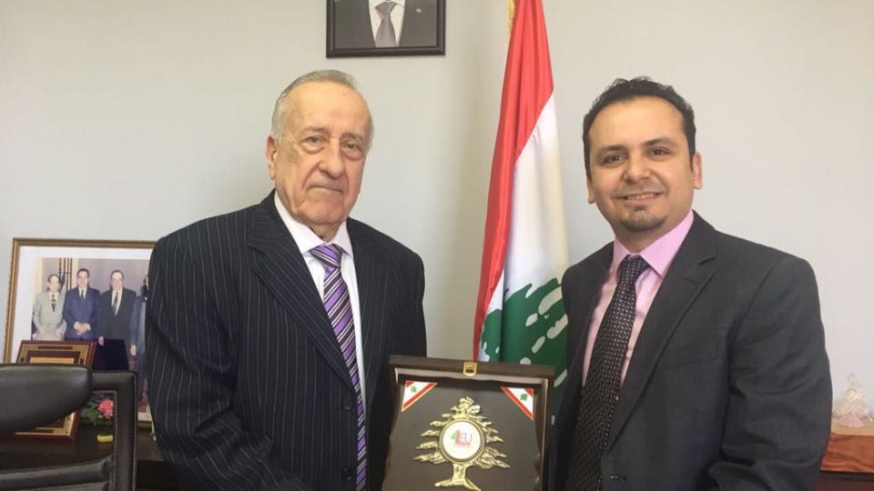 الدكتور حسن تاج الدين مكرماً نقيب محرري الصحافة اللبنانية الاستاذ الياس عون