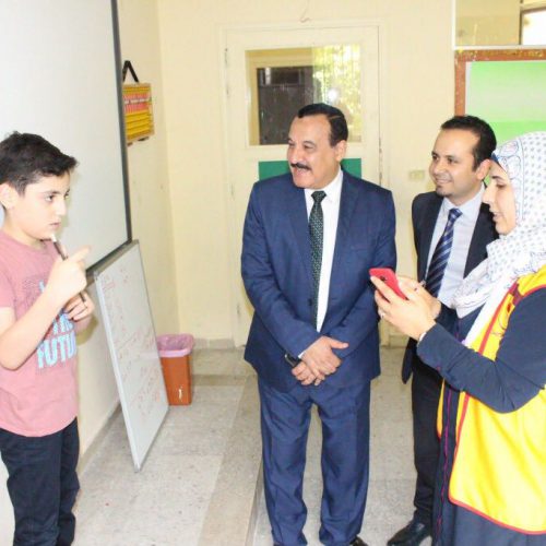 الدكتور حسن تاج الدين يكرم مدير البرامج الثقافية في اذاعة صوت العرب – مصر – الدكتور صلاح معاطي