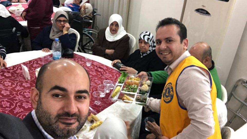 الدكتور حسن تاج الدين مشاركًا مع المسنين في عيدهم