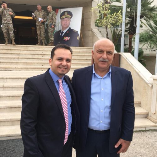 الدكتور حسن تاج الدين ملبيًا حفل غداء بمناسبة  عيد الاستقلال برعاية قائد الجيش