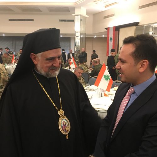 الدكتور حسن تاج الدين ملبيًا حفل غداء بمناسبة  عيد الاستقلال برعاية قائد الجيش