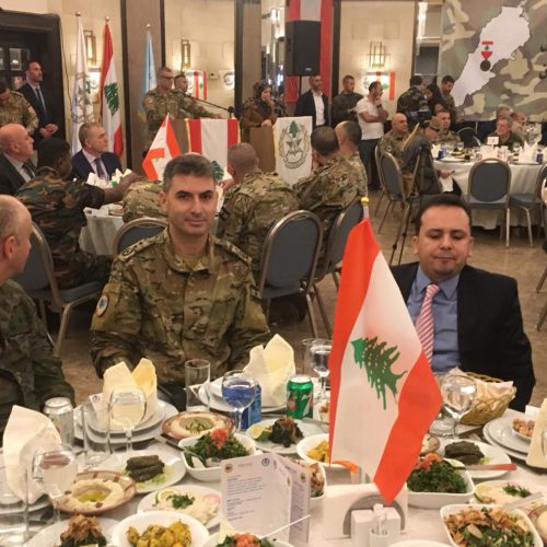 الدكتور حسن تاج الدين ملبيًا حفل غداء بمناسبة  عيد الاستقلال برعاية قائد الجيش