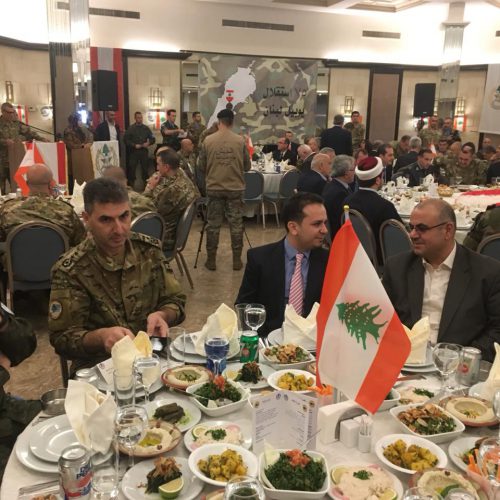 الدكتور حسن تاج الدين ملبيًا حفل غداء بمناسبة  عيد الاستقلال برعاية قائد الجيش