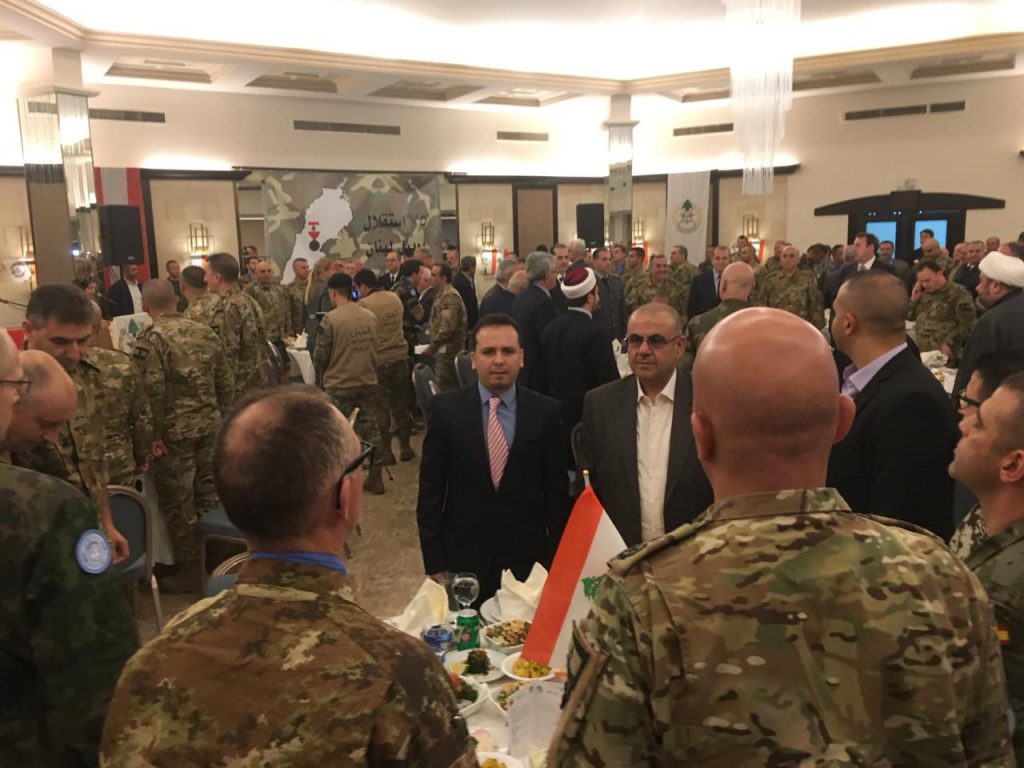 الدكتور حسن تاج الدين ملبيًا حفل غداء بمناسبة  عيد الاستقلال برعاية قائد الجيش