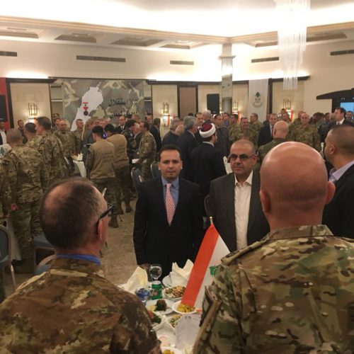 الدكتور حسن تاج الدين ملبيًا حفل غداء بمناسبة  عيد الاستقلال برعاية قائد الجيش