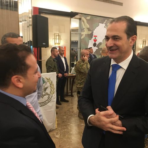 الدكتور حسن تاج الدين ملبيًا حفل غداء بمناسبة  عيد الاستقلال برعاية قائد الجيش