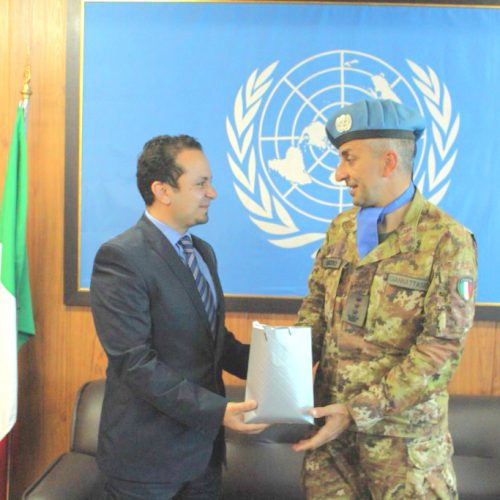 قائد الكتيبة الايطالية العاملة في قوات اليونيفيل، كرم الدكتور حسن تاج الدين