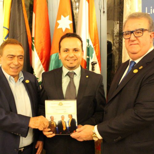 الدكتور حسن تاج الدين مكرماً من لجنة مؤتمرالبحرالمتوسط الليونزي