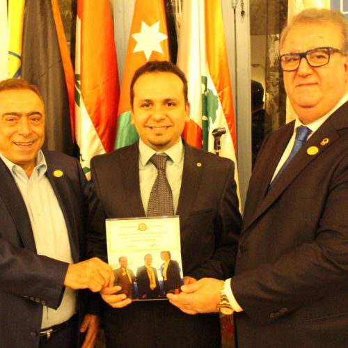 الدكتور حسن تاج الدين مكرماً من لجنة مؤتمرالبحرالمتوسط الليونزي