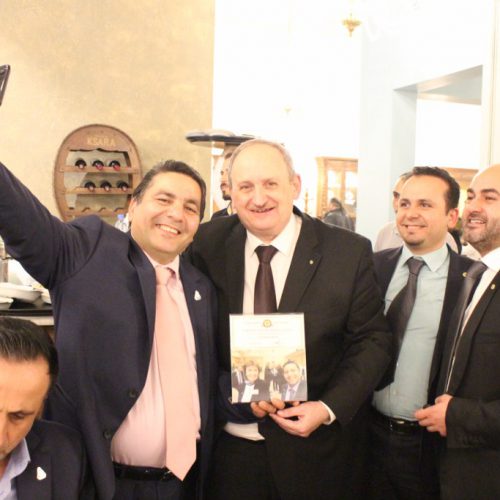 الدكتور حسن تاج الدين مكرماً من لجنة مؤتمرالبحرالمتوسط الليونزي