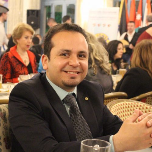 الدكتور حسن تاج الدين مكرماً من لجنة مؤتمرالبحرالمتوسط الليونزي