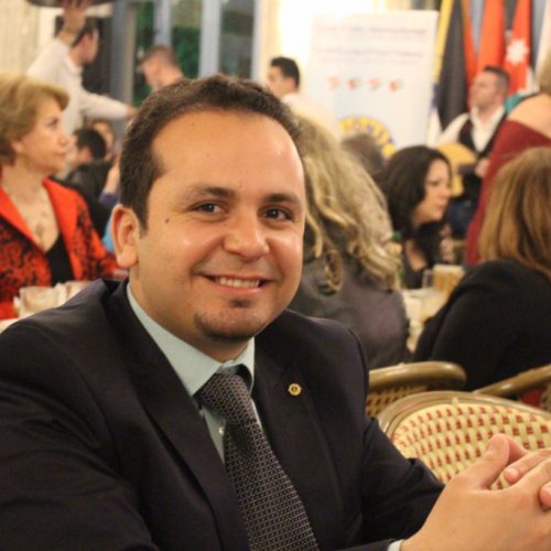 الدكتور حسن تاج الدين مكرماً من لجنة مؤتمرالبحرالمتوسط الليونزي