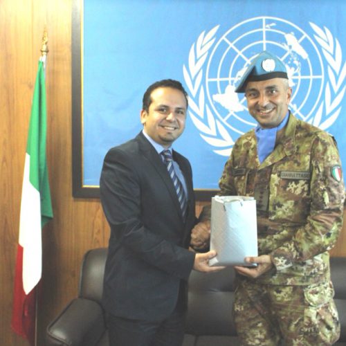 قائد الكتيبة الايطالية العاملة في قوات اليونيفيل، كرم الدكتور حسن تاج الدين