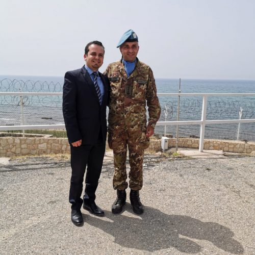 قائد الكتيبة الايطالية العاملة في قوات اليونيفيل، كرم الدكتور حسن تاج الدين