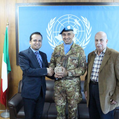 قائد الكتيبة الايطالية العاملة في قوات اليونيفيل، كرم الدكتور حسن تاج الدين