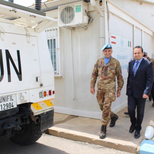 قائد الكتيبة الايطالية العاملة في قوات اليونيفيل، كرم الدكتور حسن تاج الدين