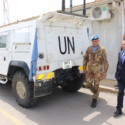 قائد الكتيبة الايطالية العاملة في قوات اليونيفيل، كرم الدكتور حسن تاج الدين