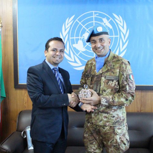 قائد الكتيبة الايطالية العاملة في قوات اليونيفيل، كرم الدكتور حسن تاج الدين