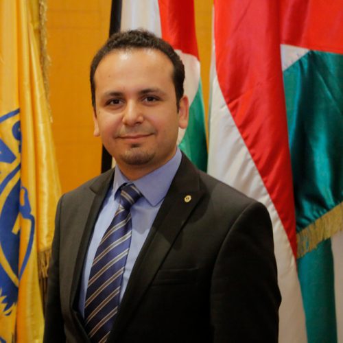 الدكتور حسن تاج الدين مكرماً الحاكم السابق سمير ابو سمرا لحصوله منصبGAT Area Leader