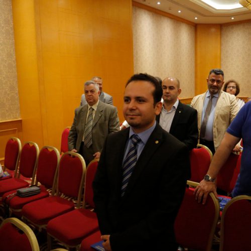 الدكتور حسن تاج الدين مكرماً الحاكم السابق سمير ابو سمرا لحصوله منصبGAT Area Leader